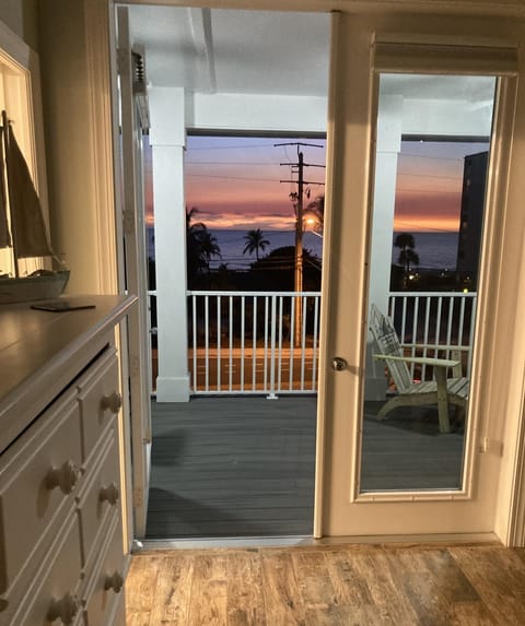 SUNSET PARADISE Two Story Home across from peaceful beach!1blk Publix Rentals Trolley home House in Estero Island