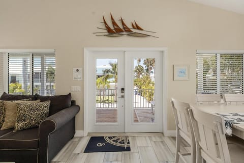 Welcome to 246 Delmar Ave - Vacation Rental home Maison in Estero Island