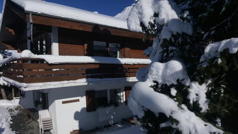 Property building, Winter, Balcony/Terrace