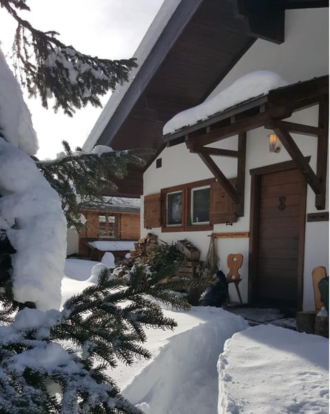 Property building, Facade/entrance, Winter