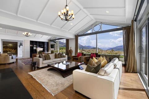 Library, View (from property/room), Seating area, Lake view, Mountain view