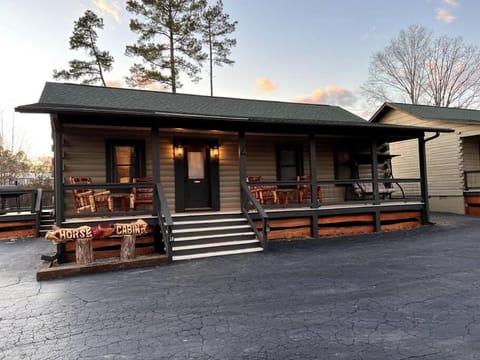 The Horse Cabin at Natural State Cabins House in Hot Springs