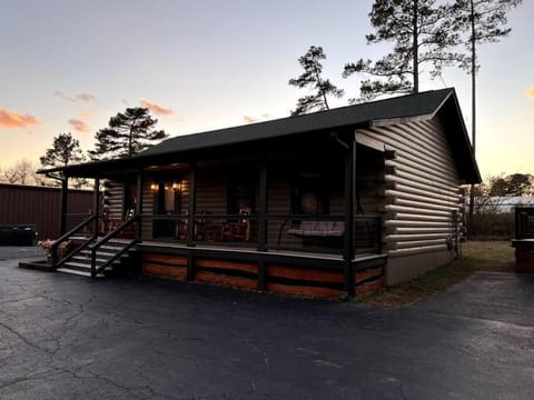 The Horse Cabin at Natural State Cabins House in Hot Springs