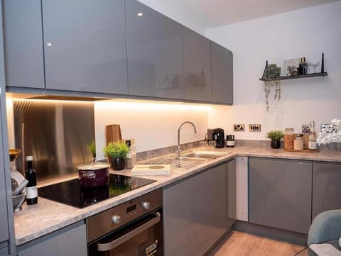 Luxury Modern, One bedroom Flat Apartment in Shirley