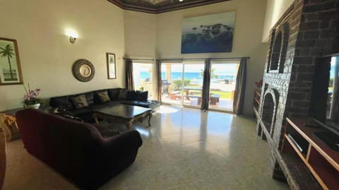 Stunning 4 Bedroom Beach Villa on Sandy Beach at Las Palmas Beachfront Resort V6 villa Villa in Rocky Point