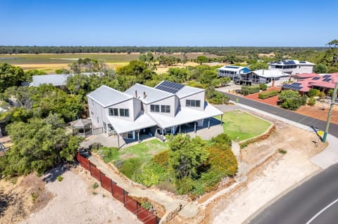 Property building, Bird's eye view, Location