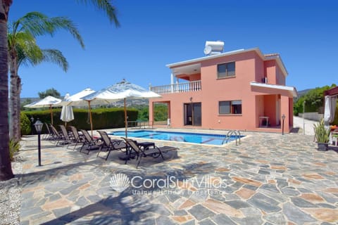 Family Villa Short Walk To Coral Bay Strip 5 Min and Pub, shops etc Villa in Peyia