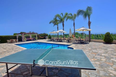 Family Villa Short Walk To Coral Bay Strip 5 Min and Pub, shops etc Villa in Peyia