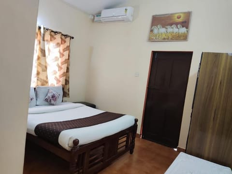 Camrose Guest House Bed and Breakfast in Candolim