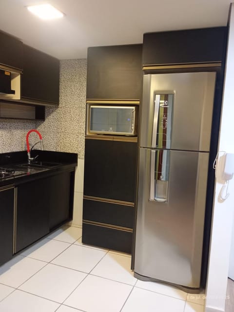 Kitchen or kitchenette, minibar, oven