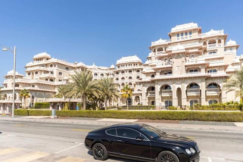 Property building, Facade/entrance, Day