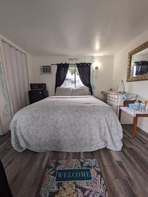 2 Great room for rent, Individual entrance, Share bathroom, beautiful lake, in manufactured home 5 min from Hard Rock Hotel Casino Übernachtung mit Frühstück in Dania Beach