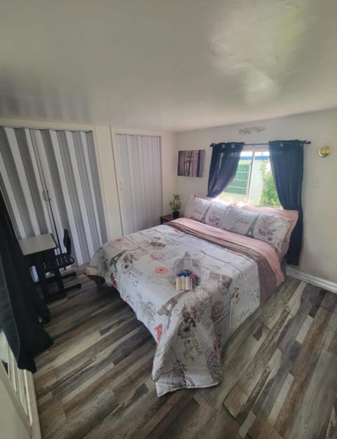 2 Great room for rent, Individual entrance, Share bathroom, beautiful lake, in manufactured home 5 min from Hard Rock Hotel Casino Chambre d’hôte in Dania Beach