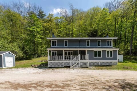 Game Room + Hot Tub - 7BR updated home Haus in Killington