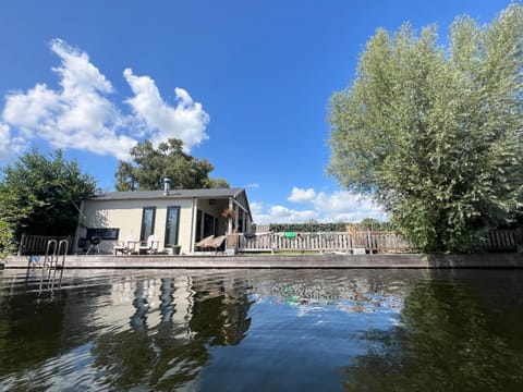 NEW - Private Cabin - on a lake near Amsterdam House in South Holland (province)