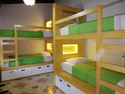 Bedroom, bunk bed