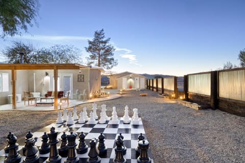 Mystic Views - Pool, Hot Tub, Game Room, Fire Pit & Desert Views home Maison in Twentynine Palms