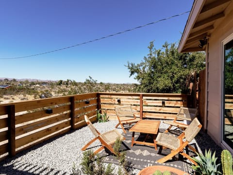 The Mesa House - Views and a Cowboy Soaking tub! home House in Yucca Valley