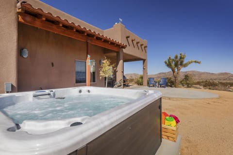 Horizon House - Hot Tub, Fire Pit & BBQ - Adobe in JT home Haus in Joshua Tree