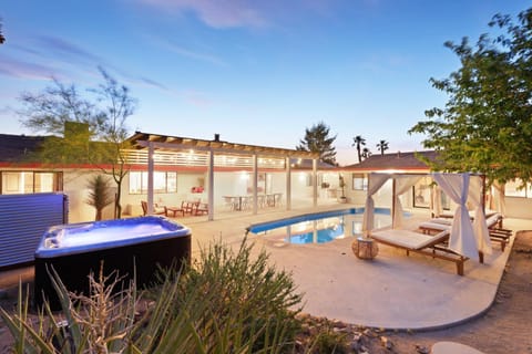 Casa Coyoacan - Pool, Hot Tub, Fire pit & more! home House in Yucca Valley