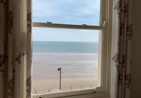 Apartment 5, 11 The Beach - Spectacular views of the bay House in Filey