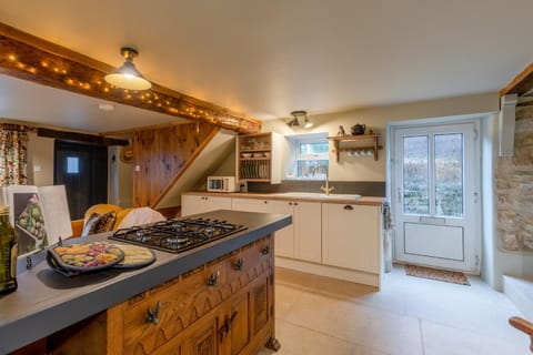 Living room, Seating area, minibar, stove, kitchen