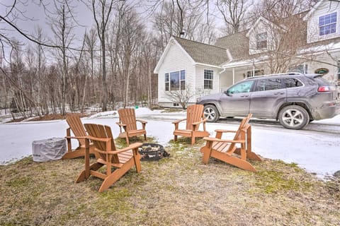 West Dover Getaway with Hot Tub Near Mt Snow! House in West Dover