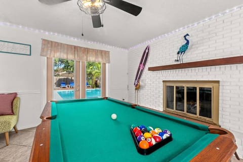 Flirty Flamingo with Private Heated Pool, Game Room, and AMAZING Covered Outdoor Living Haus in Lower Grand Lagoon
