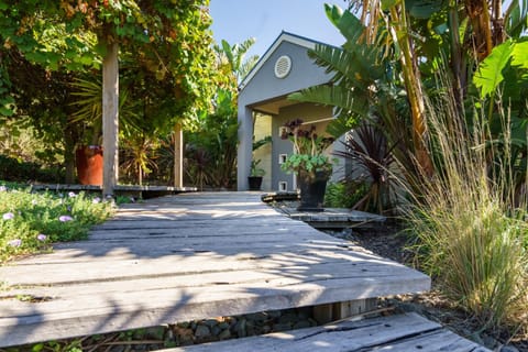 Property building, Facade/entrance, Garden