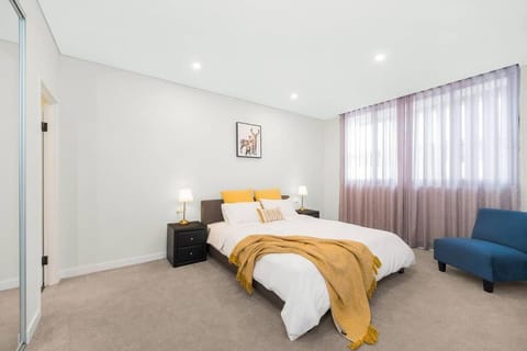 Luxuary 3 Bedroom Apt with Large internal space Apartment in Sydney