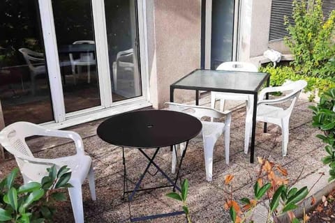 Patio, Garden, Dining area, Garden view