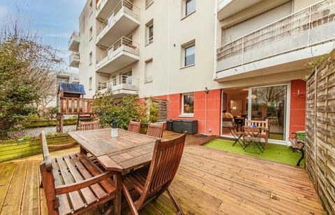 Le Saint Cyr - bel appartement, parking & terrasse Condominio in Rennes