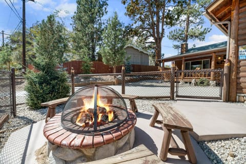 YOGI BEARS DEN - Close to Lake and Slopes Casa in Big Bear