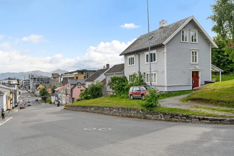 Facade/entrance, City view, City view, Street view, Location