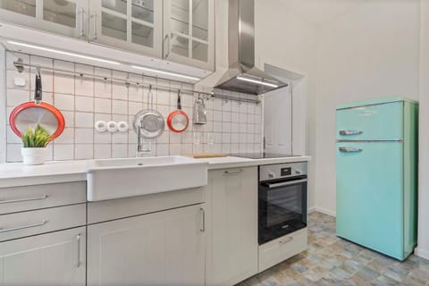 Kitchen or kitchenette, dishwasher, pet friendly, stove