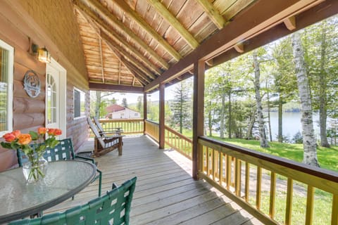 Picturesque Maine Getaway with Lake Access! Haus in Rangeley Lake