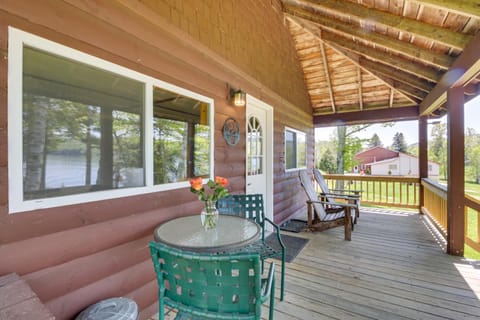 Picturesque Maine Getaway with Lake Access! Casa in Rangeley Lake