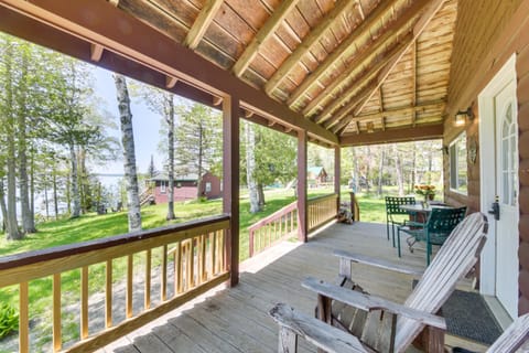 Picturesque Maine Getaway with Lake Access! Haus in Rangeley Lake