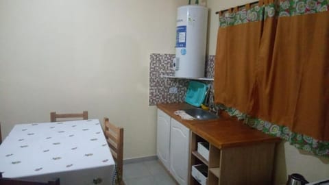 Bed, Dining area, Bedroom, oven