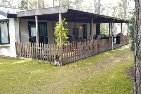 Mooi chalet met grote tuin op een 4 sterren park. Apartment in Flevoland, Netherlands