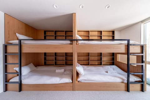 Bedroom, bunk bed