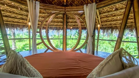 The Bamboo Houses - Tropical Garden & Empty Beach Chalet in General Luna