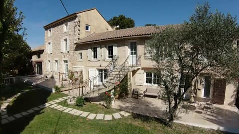 Mas de la Roule, 4 studios, piscine chauffée, studio SPA, parc 2 ha, Pont d'Avignon à pied Condo in Villeneuve-lès-Avignon