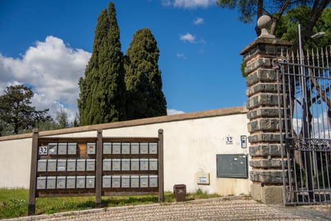 Property building, Facade/entrance, Day