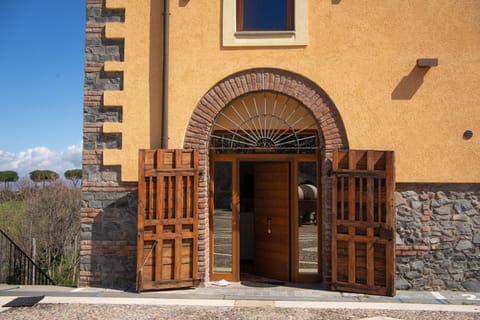 Property building, Facade/entrance