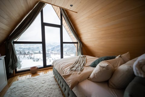 Natural landscape, Photo of the whole room, Bedroom, Mountain view