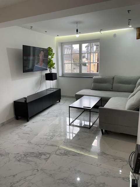 Communal lounge/ TV room, TV and multimedia, Living room, Seating area, Evening entertainment