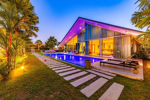 Large Private Pool Villa with 7 Bedrooms 7B Chalet in Hua Hin District