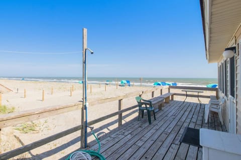 Barefootin House in Oak Island