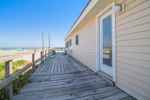 Barefootin House in Oak Island